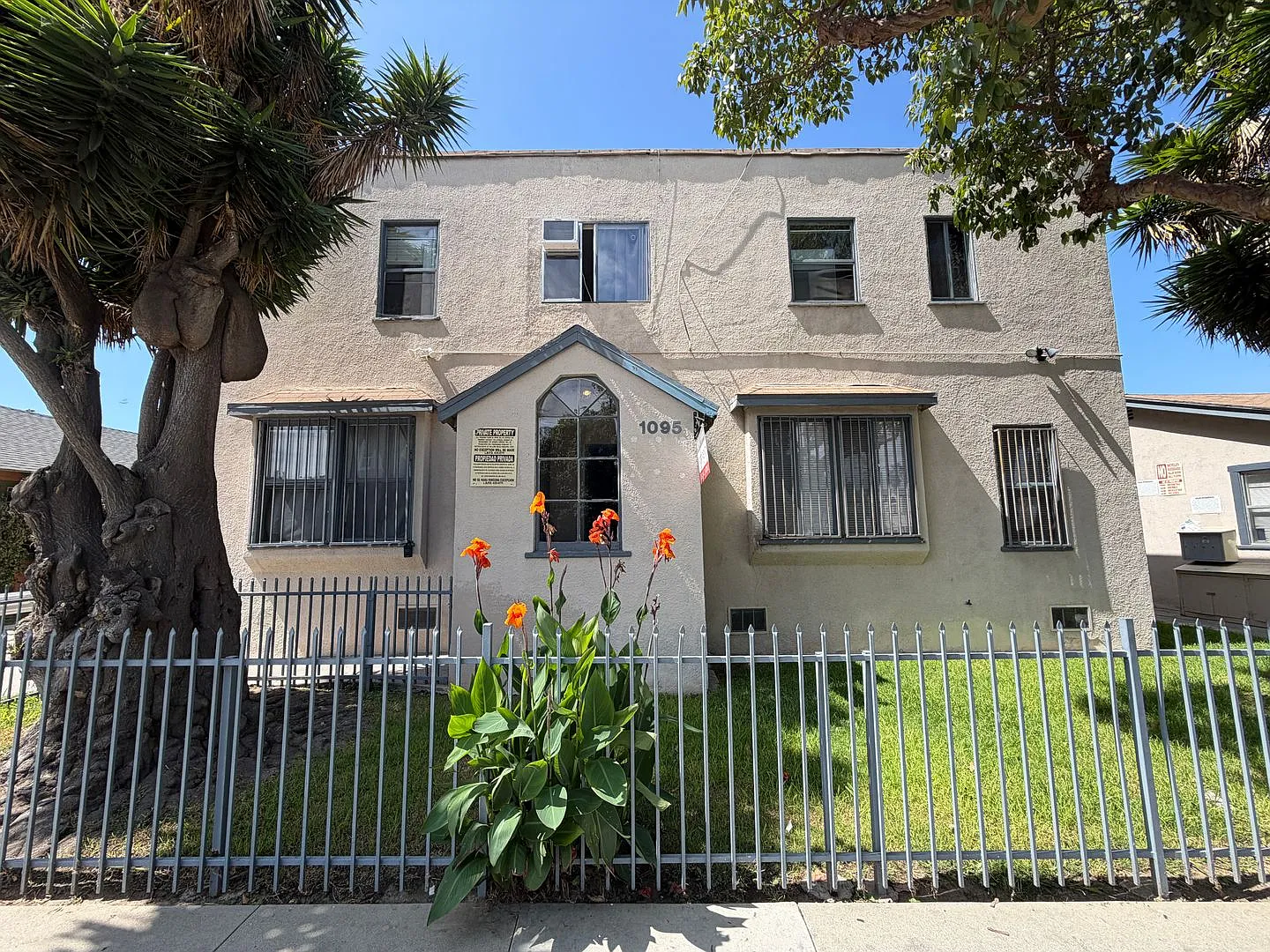 Lower 1 Bedroom 1 Bath in Long Beach — Photo 3
