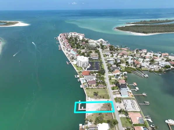 W Pelican St, Naples, FL 34113