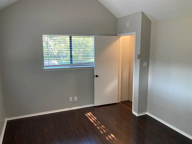 8004 Dowling Cv #B — Photo 10