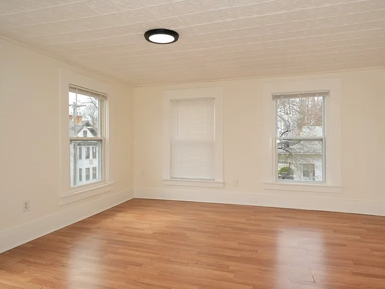 16 Front St #2 — Photo 3