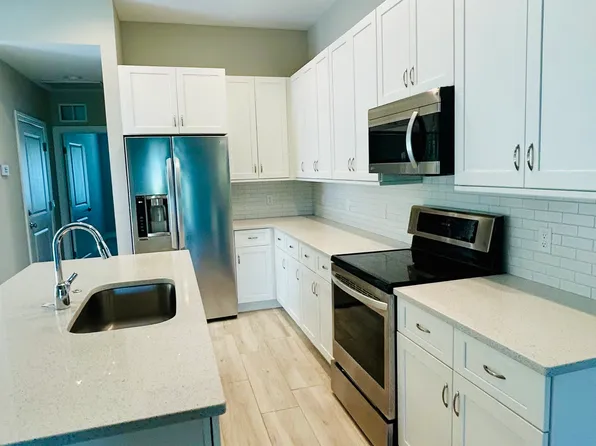 1174 Lake McGregor Dr, Fort Myers, FL 33919