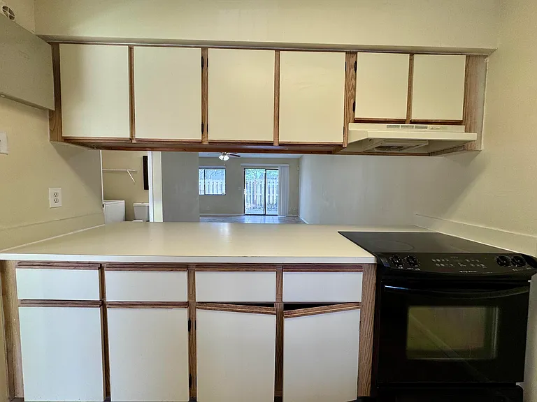 704 Riverside Dr — Photo 8