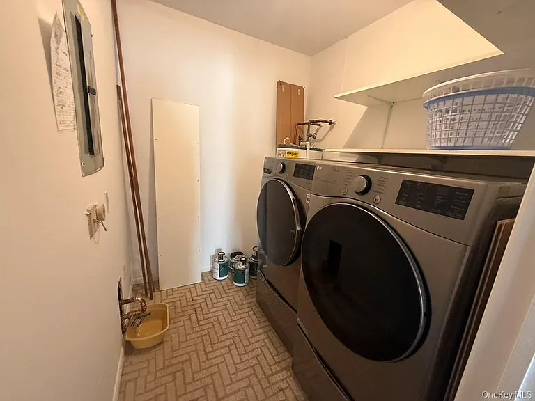 31 Stanford Ct — Photo 12