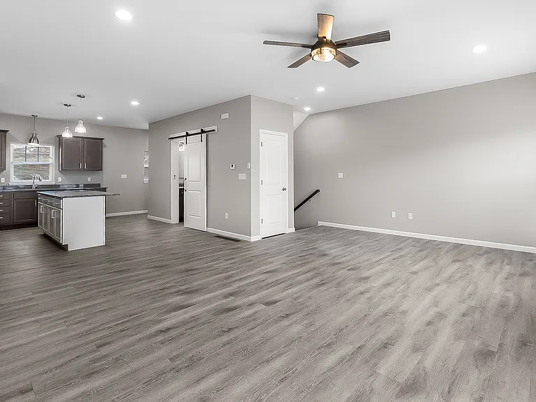 9 Manchester Dr — Photo 7