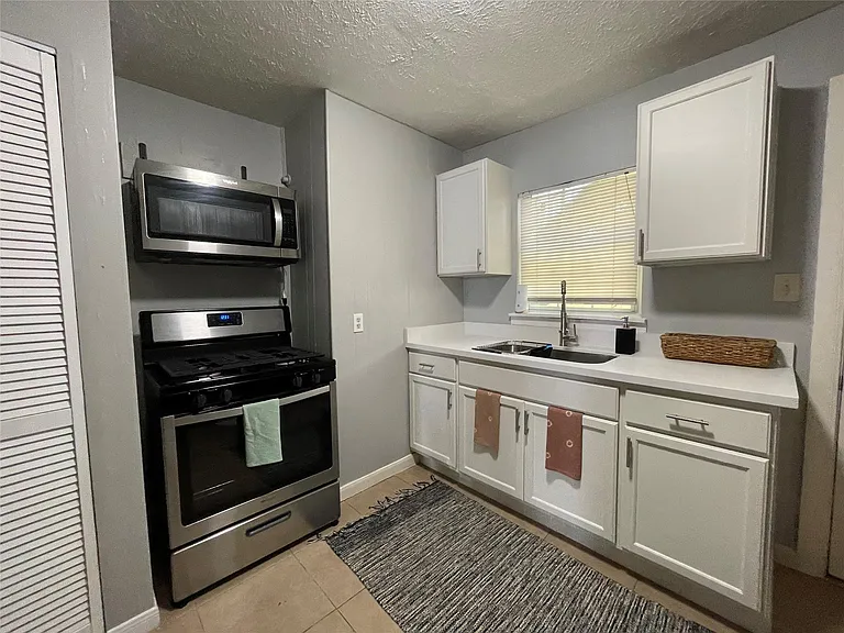2409 Bastrop St #2 — Photo 11
