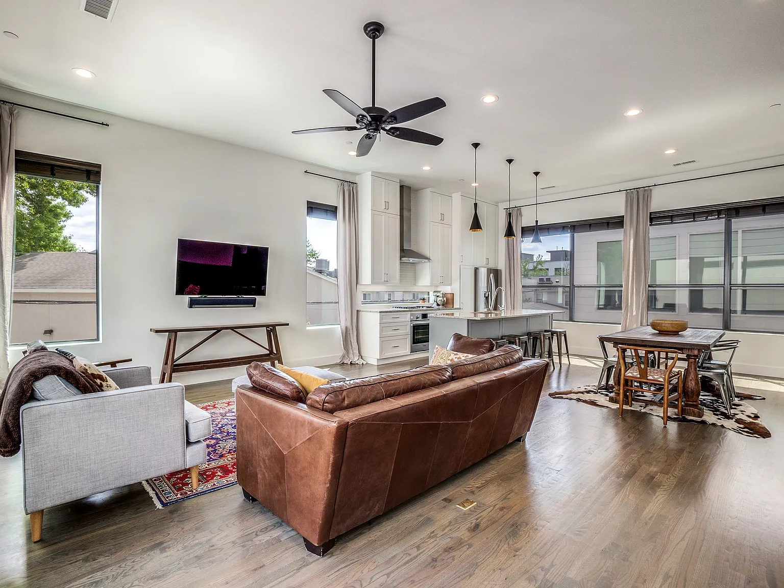 2 bed, 2.5 bath, 1640 sqft, $3,495 — Photo 2