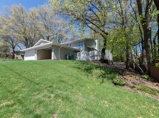 59 County Road F W, Vadnais Heights, MN 55127
