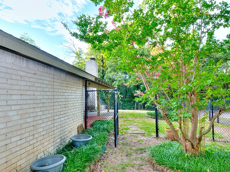 3201 Christie Cir — Photo 34