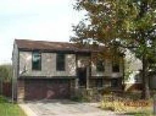 661 Middleton Dr, Roselle, IL 60172
