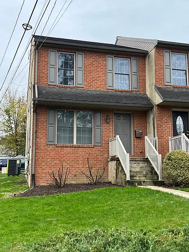 220 Arch St Photo 1