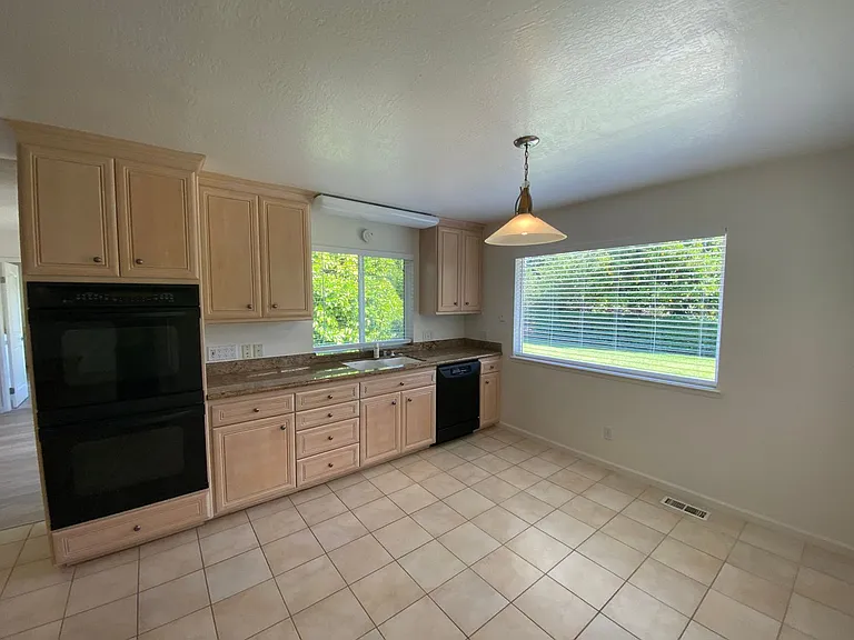 507 Walnut Ct — Photo 6