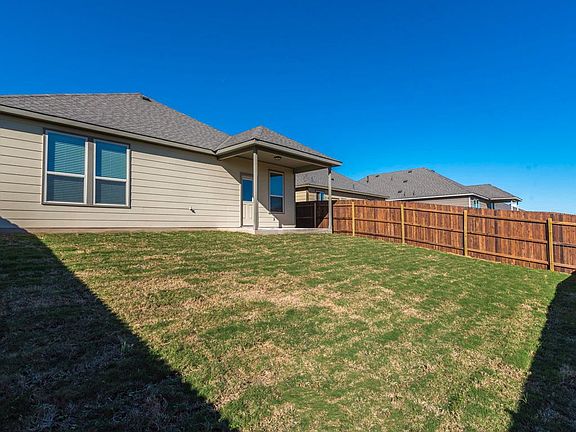 3rd image of 137 Carlina Loop