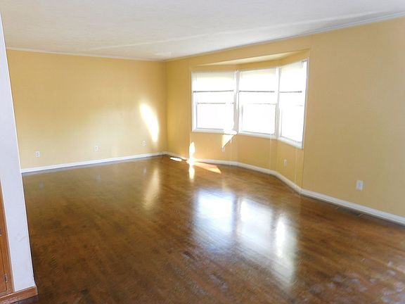 Spacious living room