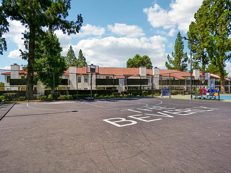 The Beverly Apartment Homes — Photo 56