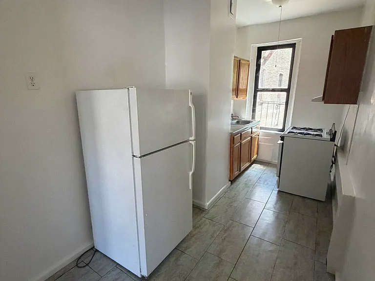 671 W 193rd St #6J — Photo 5