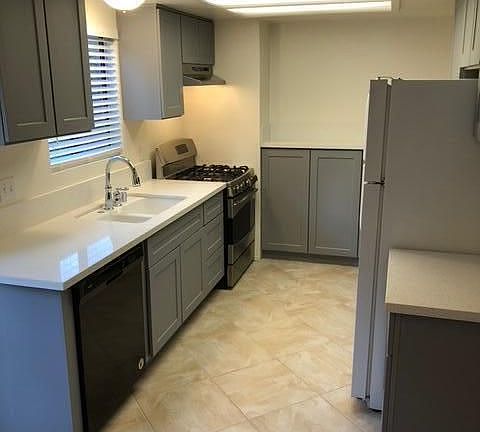 3rd image of 1524 De La Vina St #C