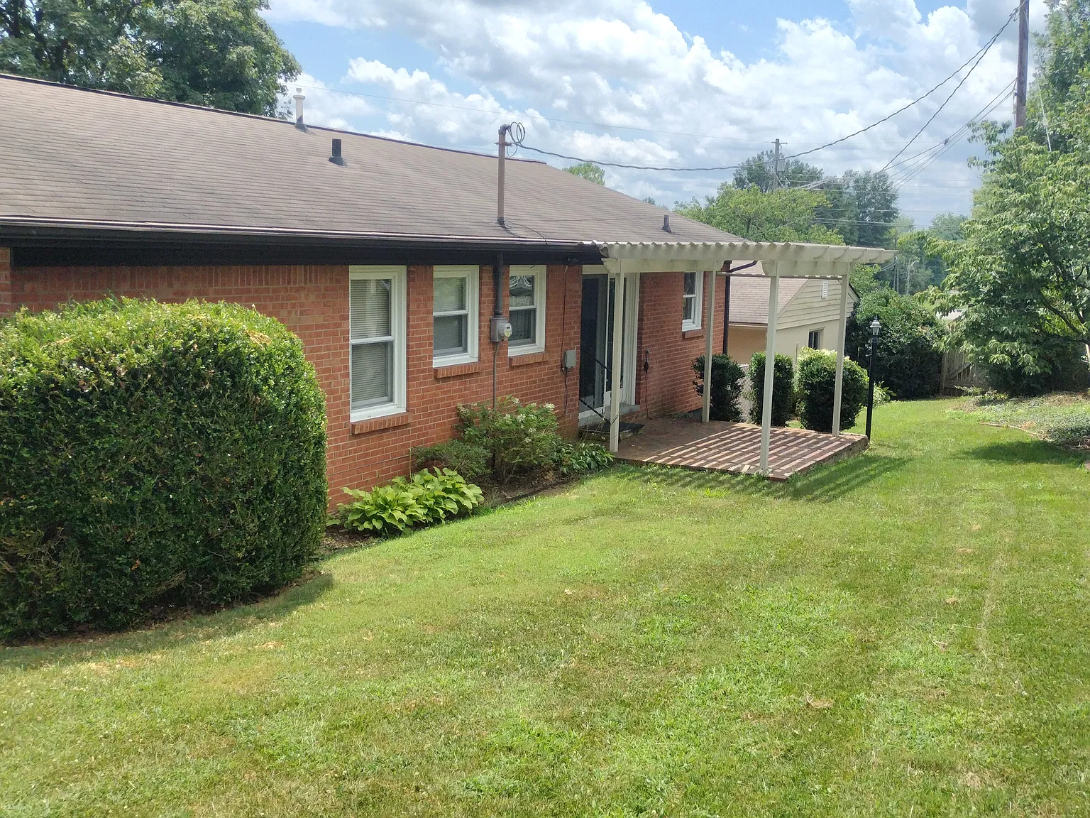 3 bed, 1.5 bath, 1188 sqft, $1,550 — Photo 2