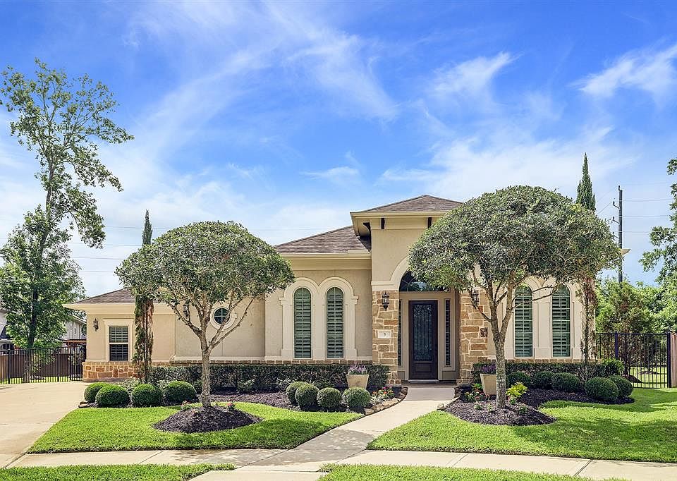 This stunning Taylor Morrison home has everything your family wants in their next home. Step inside to find gorgeous hardwood floors, neutral paint, raised ceilings, beautiful light fixtures and ceiling fans, and tons of space for everyone. This home