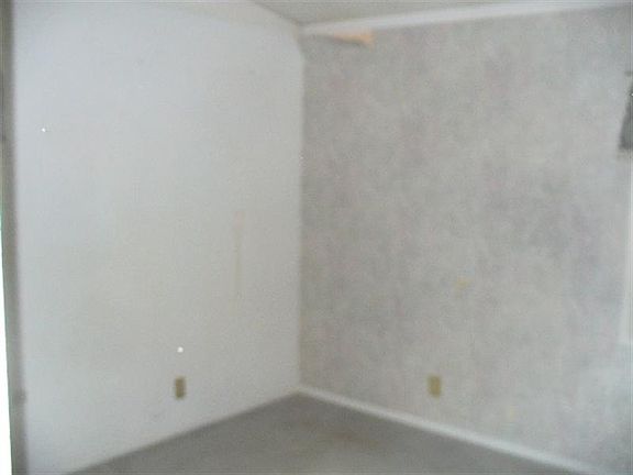 4th image of 739 Karen Pkwy