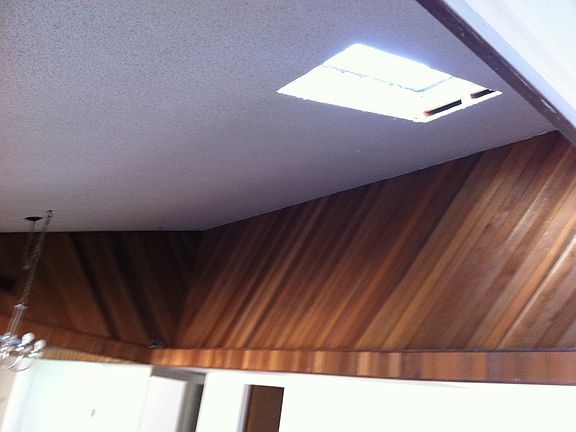 cathedral ceiling w/skylight