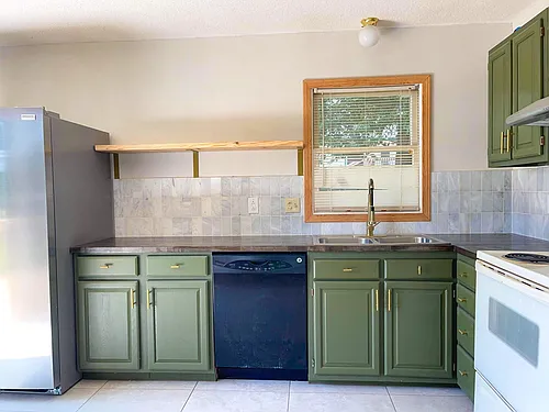 10 Miami Cir Photo 1