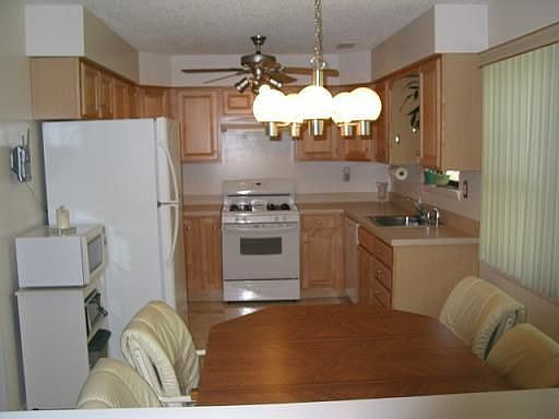 Updated Eat-in Kitchen