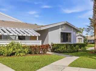 657 Racquet Club Rd APT 2, Weston, FL 33326