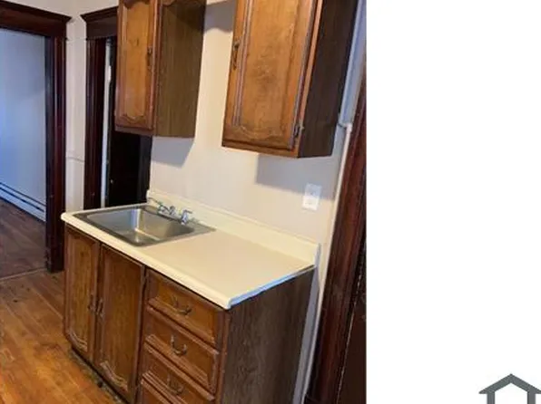 5 Burton St #2R, Chicopee, MA 01013