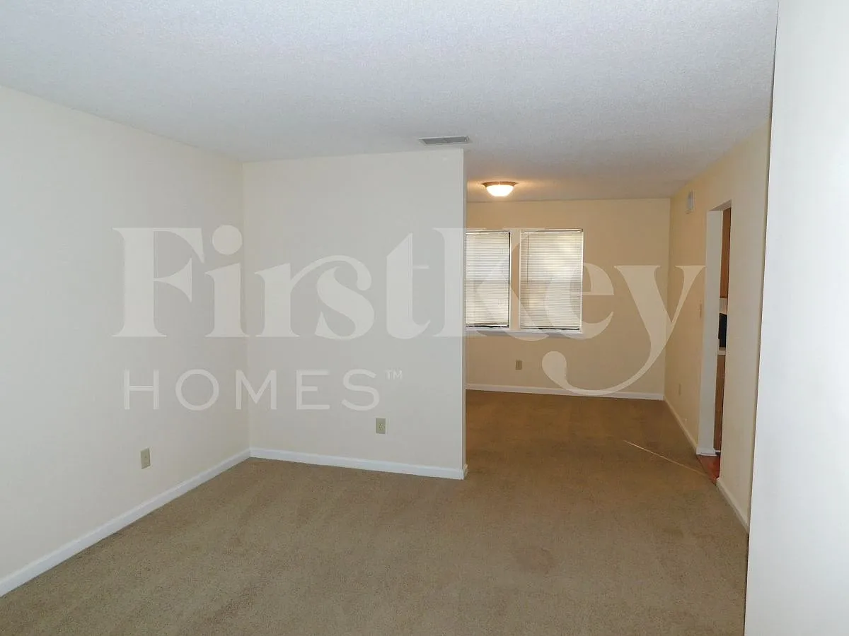 Building Photo - 3931 Springleaf Dr