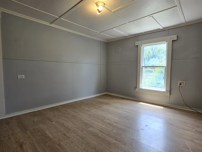 805 E Skagway Ave — Photo 4