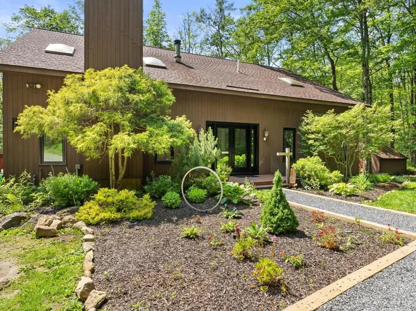 889 George Carter Rd, Becket, MA 01223