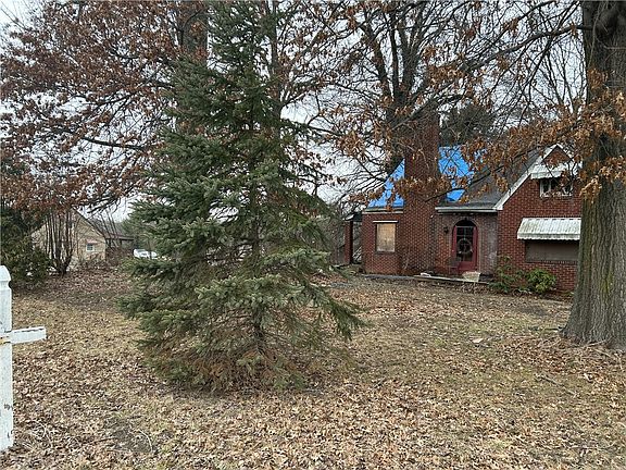 3rd image of 1832 S Eighty Eight Rd