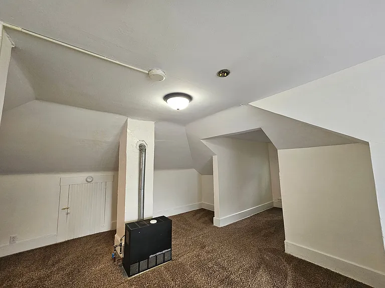 389 Gilmore St — Photo 5