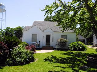 6440 32nd St, Groves, TX 77619