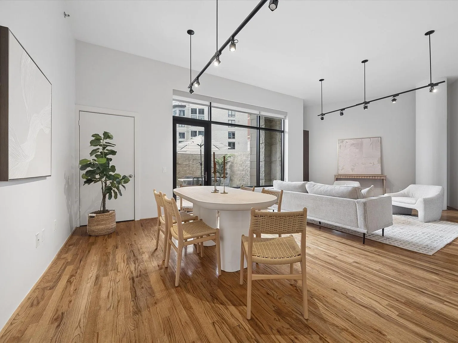 2 bed, 2.0 bath, 1607 sqft, $3,200 — Photo 4