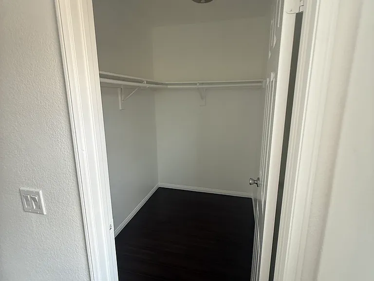 1526 N Dahlia Ct — Photo 5