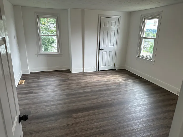 551 Jefferson St — Photo 5