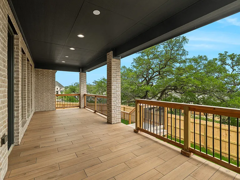 310 Barton Crk — Photo 4