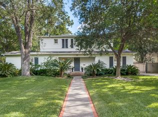 408 Canterbury Hill St, Terrell Hills, TX 78209