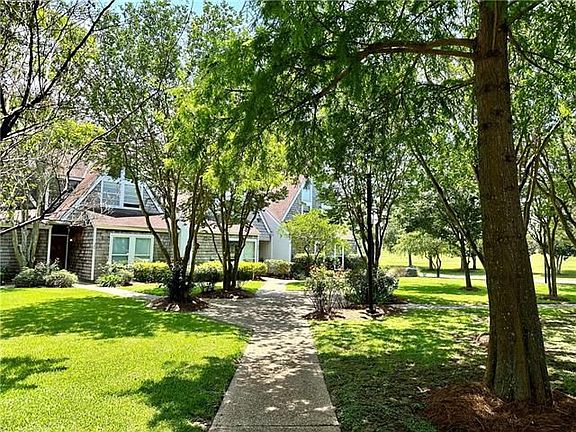 2nd image of 22 Spinnaker Ln