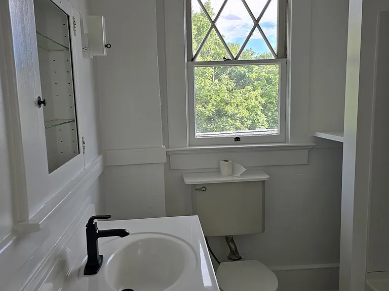 711 N Pine St — Photo 29