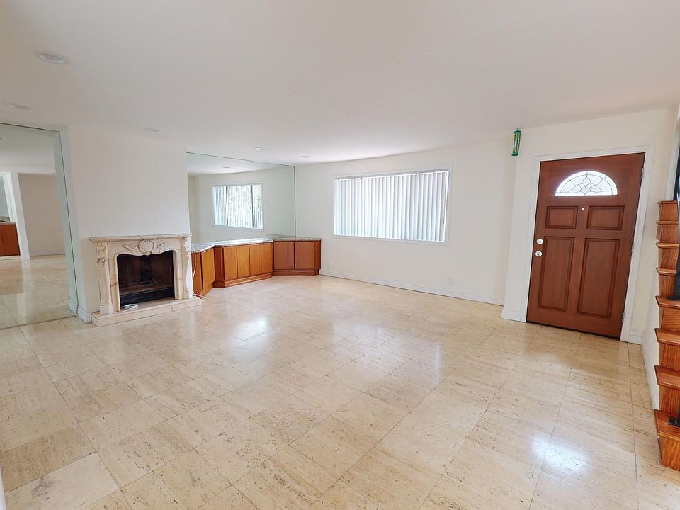 1st image of 2440 Penmar Ave APT 1