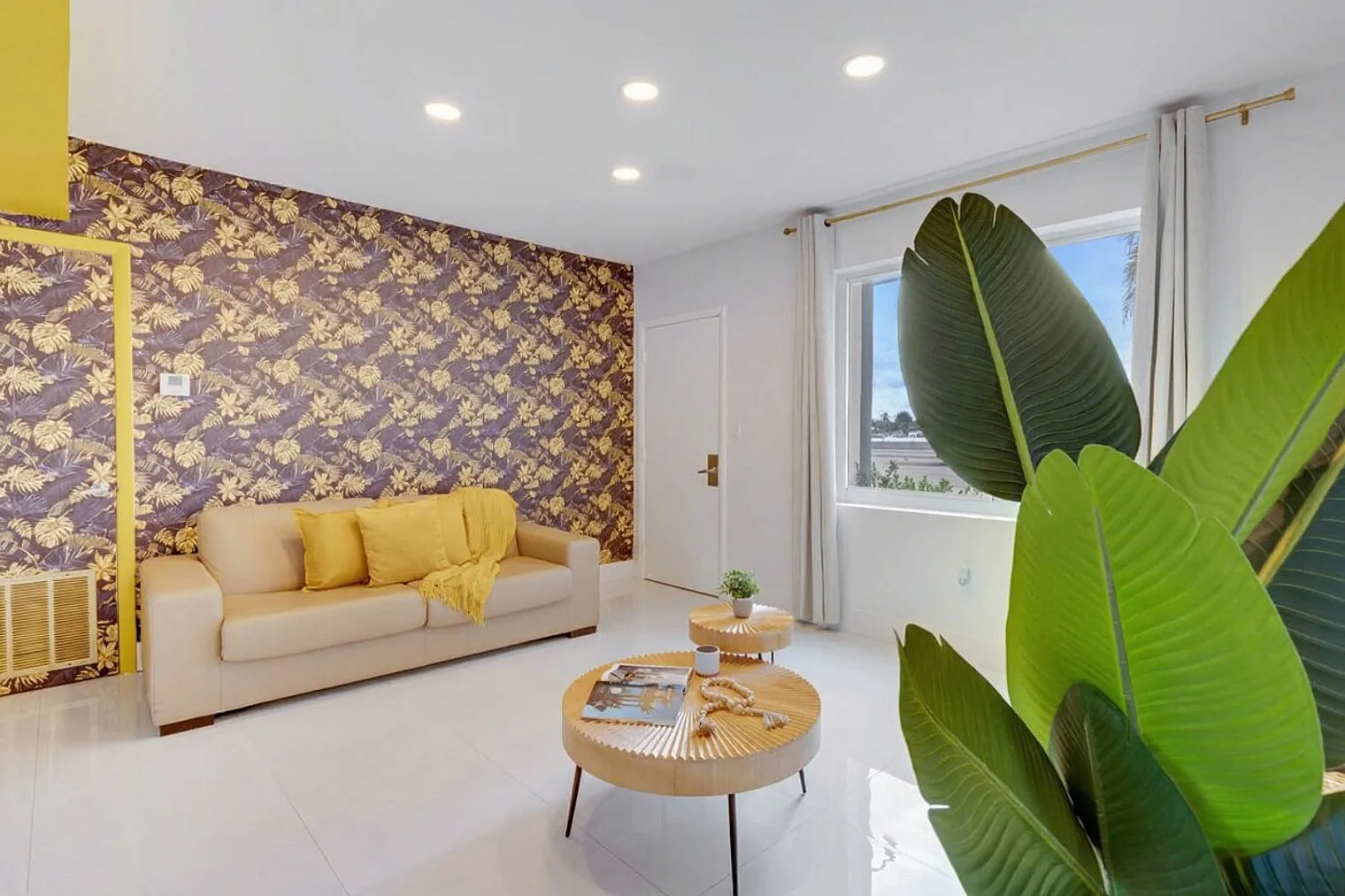 2 bed, 1.0 bath, 990 sqft, $3,932 — Photo 2