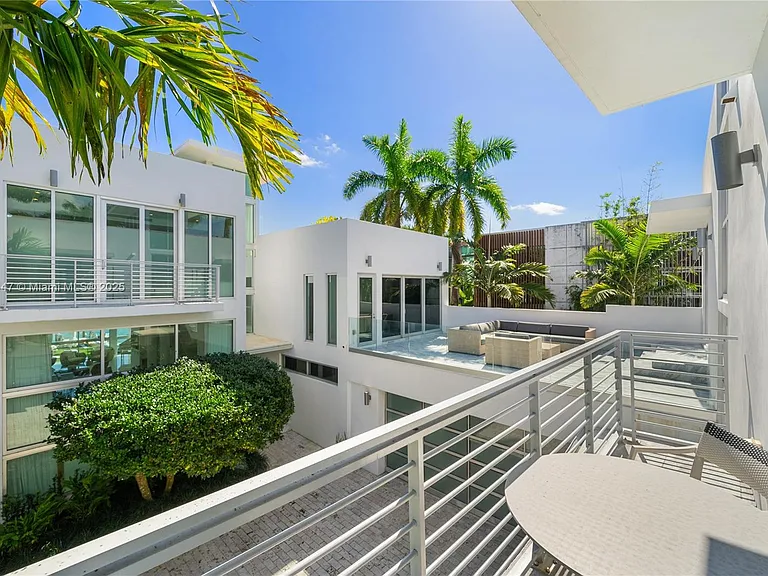 227 E Dilido Dr — Photo 70