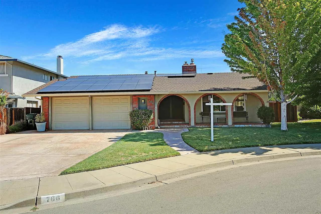 766 Canterbury Ave photo 1