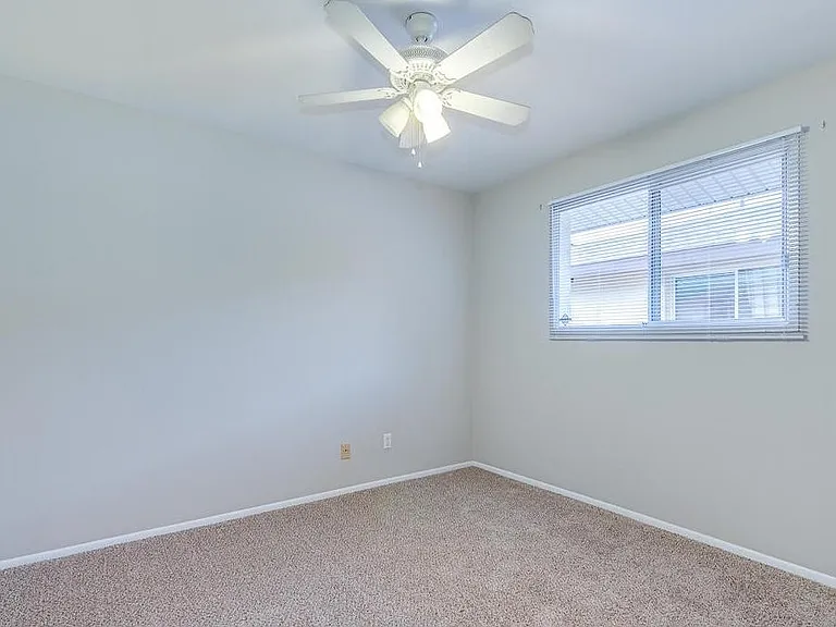 2439 E Del Rio Dr — Photo 11
