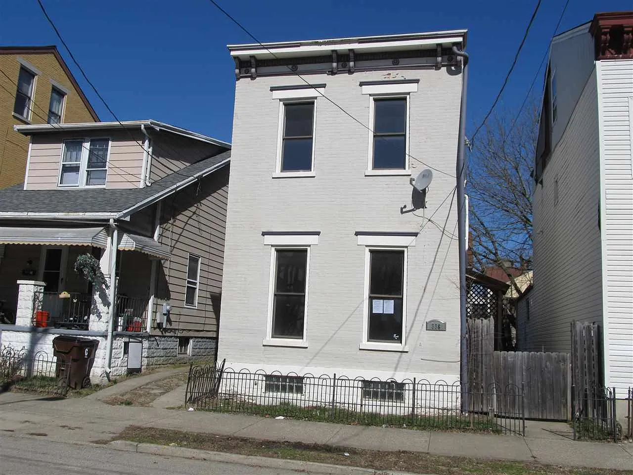 336 E 13th St photo 1