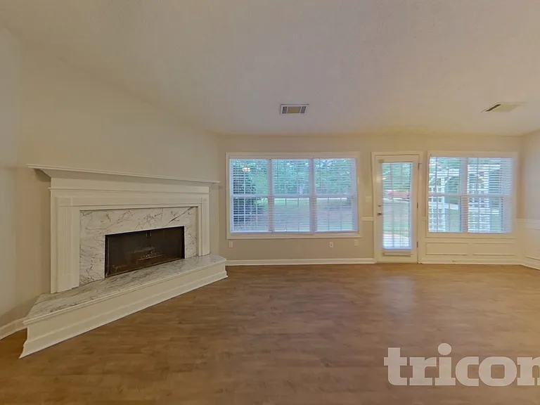 35 Crooked Creek Dr — Photo 4
