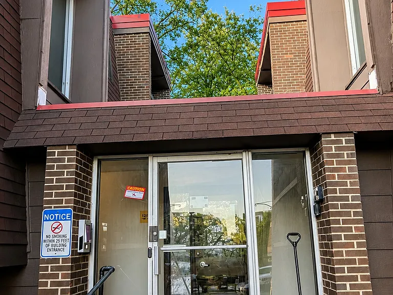Hazelwood Apartments — Photo 1