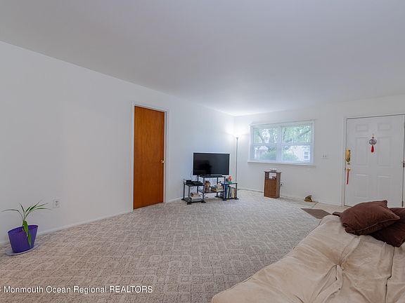 4th image of 16 Pompton Plains Drive